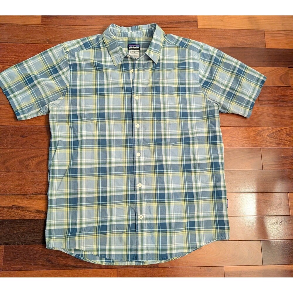 Patagonia Mens Green Plaid Button Down Short Sleeve Mens Medium